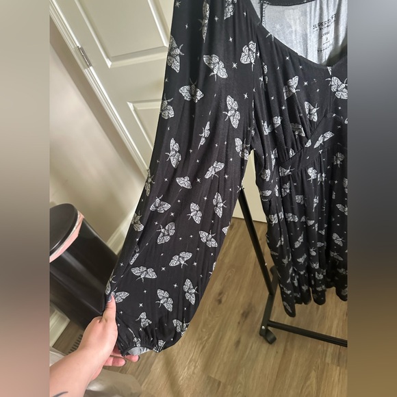 Dress - Picture 3 of 4